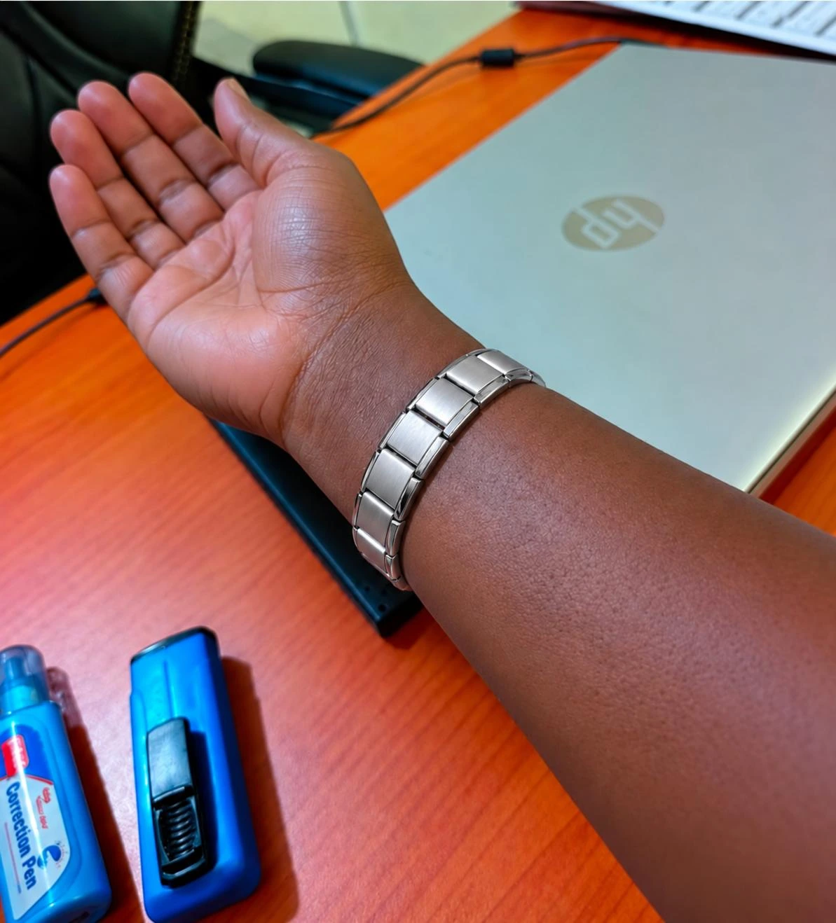 Bracelet Bien-Être porté au poignet